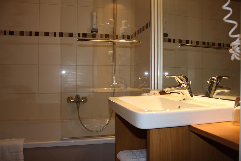 Gasthof Und Pension Zur Frischen Quelle Heigenbruecken Room photo
