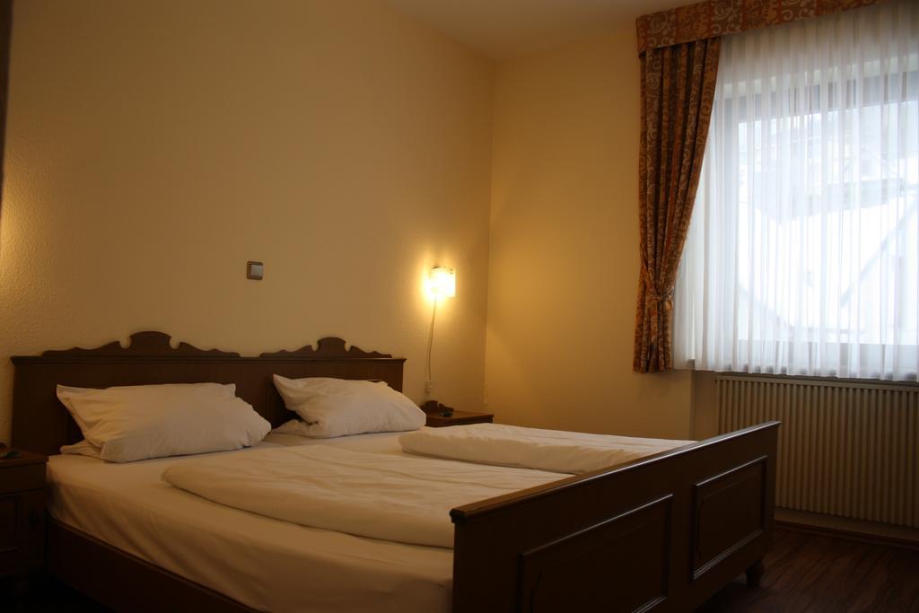 Gasthof Und Pension Zur Frischen Quelle Heigenbruecken Room photo